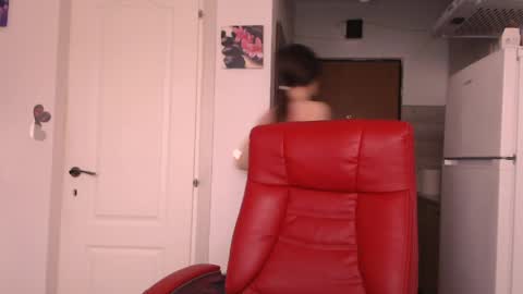 Snapshot of simyhvn chatting on April 2, 5:27 am simyhvn online show from April 2, 5:27 am