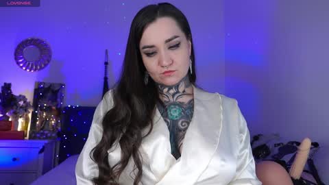 Ms. Sindel online show from December 3, 4:39 pm
