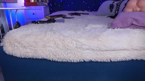 Ms. Sindel online show from December 6, 4:38 pm