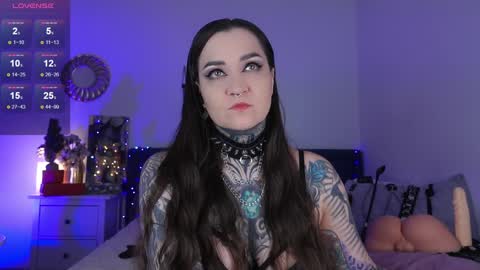 Ms. Sindel online show from December 7, 1:40 pm