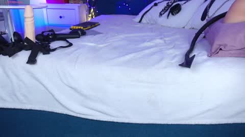 Ms. Sindel online show from December 14, 5:14 pm
