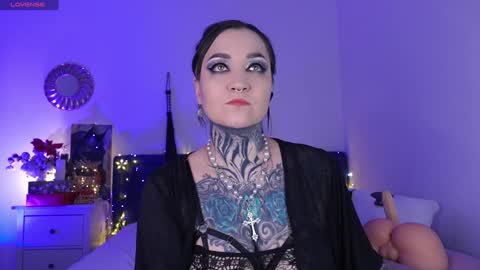 Ms. Sindel online show from December 16, 2:05 pm