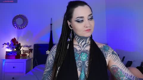 Ms. Sindel online show from January 8, 1:20 pm