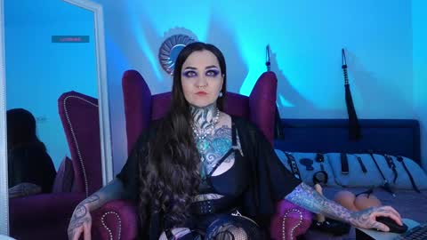 Ms. Sindel online show from January 13, 1:39 pm