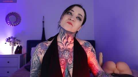Ms. Sindel online show from January 20, 1:32 pm