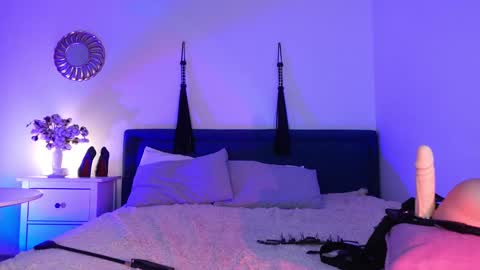 Ms. Sindel online show from February 8, 4:36 pm