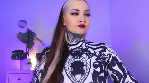 Ms. Sindel online show from September 11, 1:11 pm