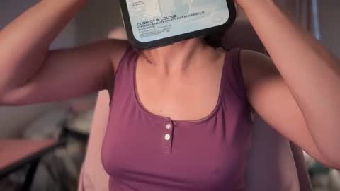 Snapshot of sindrastone chatting on October 25, 7:08 pm Sindra online show from October 25, 7:08 pm