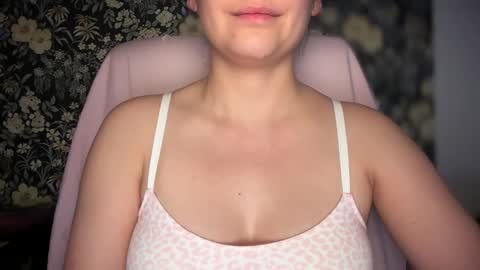 Snapshot of sindrastone chatting on December 3, 12:51 am Sindra online show from December 3, 12:51 am