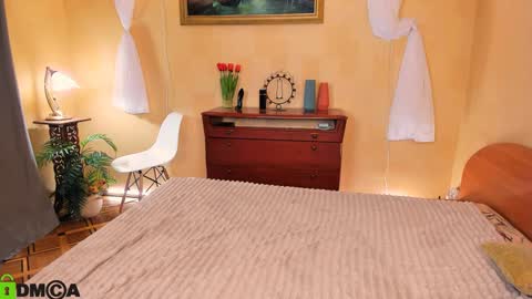 Sindy online show from December 17, 2:33 pm