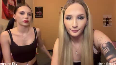 Snapshot of sinfulduo1 chatting on October 14, 5:52 am Emily and Elly online show from October 14, 5:52 am