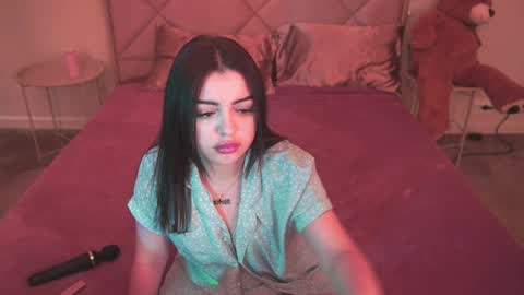 Snapshot of sinfulkittenn chatting on June 6, 6:18 am Kira online show from June 6, 6:18 am