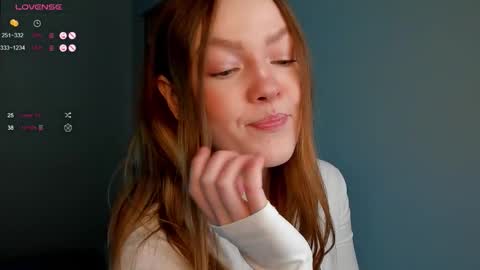 Snapshot of sinfulsmile_ chatting on December 5, 2:42 am Ivy online show from December 5, 2:42 am