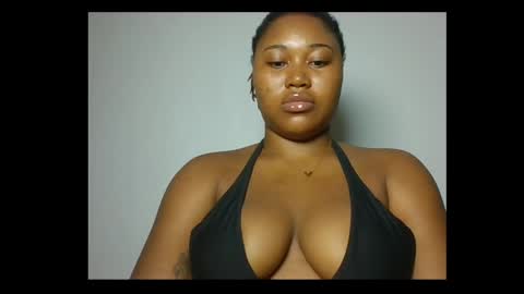 Snapshot of sinfultemptx chatting on February 28, 11:28 pm Zanele online show from February 28, 11:28 pm