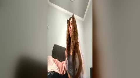 Snapshot of sinn3er chatting on June 18, 2:34 am sinn3er online show from June 18, 2:34 am