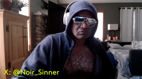 Snapshot of sinnernoir chatting on October 7, 12:57 pm My Name Is..............................John online show from October 7, 12:57 pm