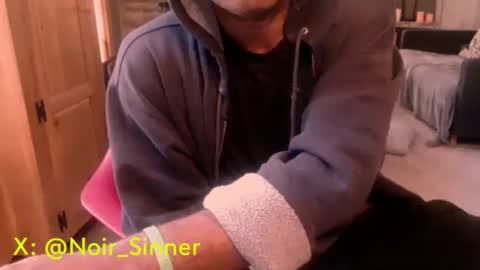 Snapshot of sinnernoir chatting on October 16, 3:35 pm My Name Is..............................John online show from October 16, 3:35 pm