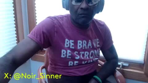 Snapshot of sinnernoir chatting on November 2, 1:46 pm My Name Is..............................John online show from November 2, 1:46 pm