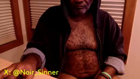 Snapshot of sinnernoir chatting on November 5, 5:51 am My Name Is..............................John online show from November 5, 5:51 am