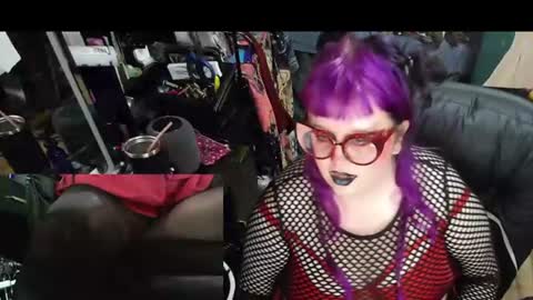 Snapshot of sinstresshemlock chatting on June 25, 3:50 am Sinstress hemlock online show from June 25, 3:50 am