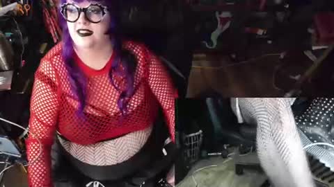 Snapshot of sinstresshemlock chatting on July 26, 1:25 am Sinstress hemlock online show from July 26, 1:25 am