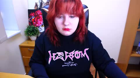 Snapshot of siren_dahlia_ chatting on October 21, 7:42 am Mina online show from October 21, 7:42 am