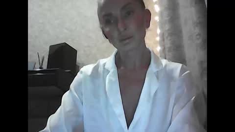 Snapshot of siren_voise chatting on February 26, 1:43 pm siren_voise online show from February 26, 1:43 pm