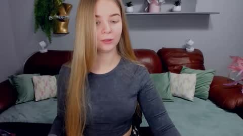 SirenaBloom online show from March 4, 4:40 am