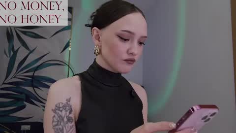 Snapshot of sirenaswhisper chatting on July 3, 3:18 pm Goddess Sirena online show from July 3, 3:18 pm