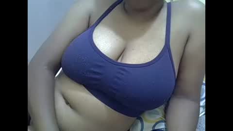 Snapshot of sisibrown97 chatting on January 22, 10:37 pm brown online show from January 22, 10:37 pm