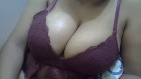 Snapshot of sisibrown97 chatting on September 13, 9:31 am brown online show from September 13, 9:31 am