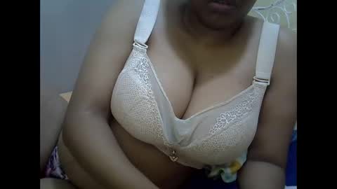 Snapshot of sisibrown97 chatting on September 15, 10:32 pm brown online show from September 15, 10:32 pm