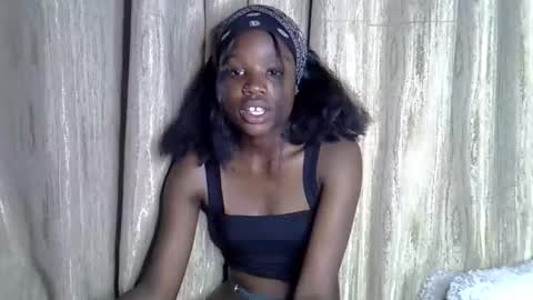 Snapshot of sismile chatting on October 27, 7:29 pm shannie online show from October 27, 7:29 pm