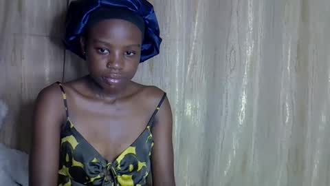 Snapshot of sismile chatting on November 2, 2:30 pm shannie online show from November 2, 2:30 pm