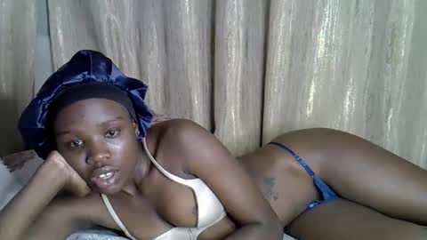 Snapshot of sismile chatting on November 3, 7:26 pm shannie online show from November 3, 7:26 pm