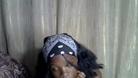 Snapshot of sismile chatting on November 8, 7:12 pm shannie online show from November 8, 7:12 pm