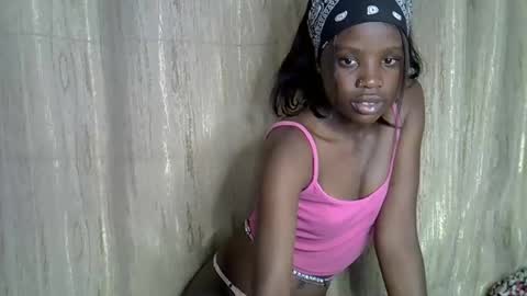 Snapshot of sismile chatting on November 11, 12:54 am shannie online show from November 11, 12:54 am