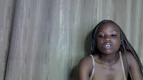 Snapshot of sismile chatting on November 16, 6:35 pm shannie online show from November 16, 6:35 pm