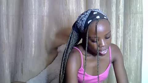 Snapshot of sismile chatting on November 21, 1:43 pm shannie online show from November 21, 1:43 pm