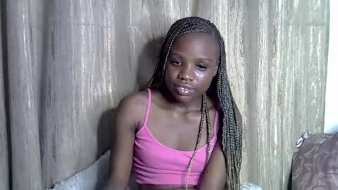 Snapshot of sismile chatting on November 22, 1:48 am shannie online show from November 22, 1:48 am