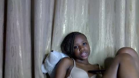 Snapshot of sismile chatting on November 27, 1:40 am shannie online show from November 27, 1:40 am