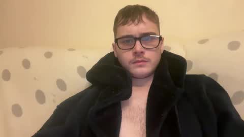 Snapshot of sissy_brit22 chatting on December 16, 3:40 am sissy_brit22 online show from December 16, 3:40 am