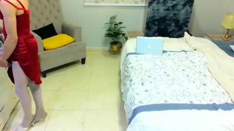 D i f a  Ana Arbeh shemale online show from April 13, 6:08 am