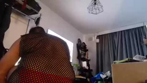 Snapshot of sissyboilooking chatting on December 21, 3:14 am RESPONDS WELL TO ... online show from December 21, 3:14 am