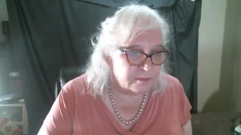 Snapshot of sissydianetx chatting on October 13, 11:27 pm Sissy Diane online show from October 13, 11:27 pm