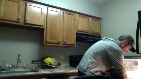 Snapshot of sk8ter_v2 chatting on December 2, 9:17 pm Christopher online show from December 2, 9:17 pm