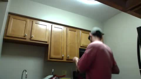 Snapshot of sk8ter_v2 chatting on December 4, 9:35 pm Christopher online show from December 4, 9:35 pm