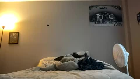 Snapshot of sk8ter_v2 chatting on December 8, 4:50 pm Christopher online show from December 8, 4:50 pm