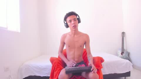 Snapshot of skady_coronado chatting on January 12, 2:19 pm skady_coronado online show from January 12, 2:19 pm