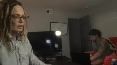 Snapshot of skarfos_babes chatting on December 8, 12:07 am skarfos_babes online show from December 8, 12:07 am